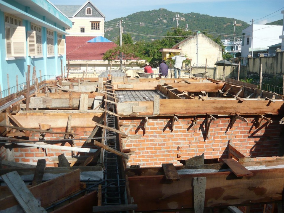 Thi cong cot pha dam mai.jpg